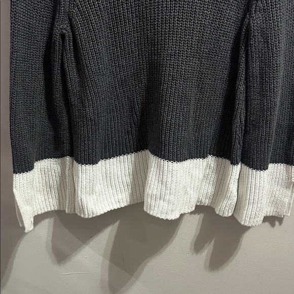 GAP Charcoal and White Crew Neck Sweater - Picture 6 of 11